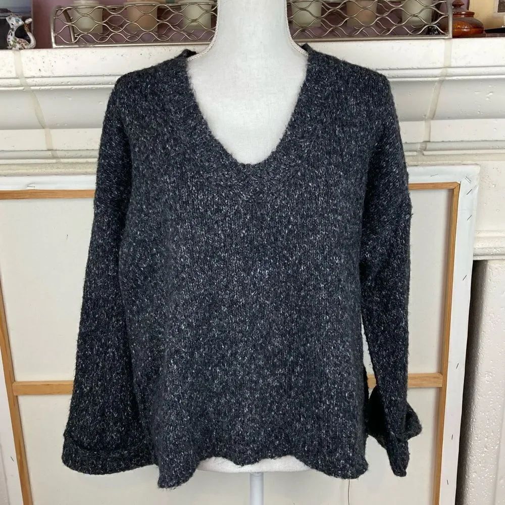 Anthropologie cozy V neck chunky flecked sweater w/ bell sleeves